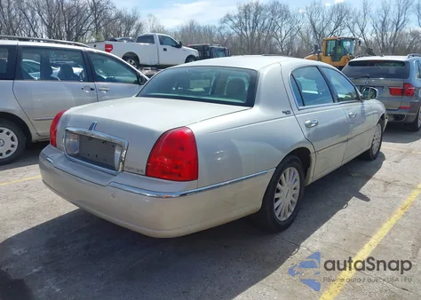 2005 Lincoln Town Car Signature Limited z USA, uszkodzony, nr VIN 1LNHM82W15Y664058